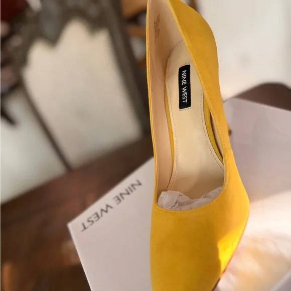Nine West Vibrant Yellow Heels - Picture 5 of 6